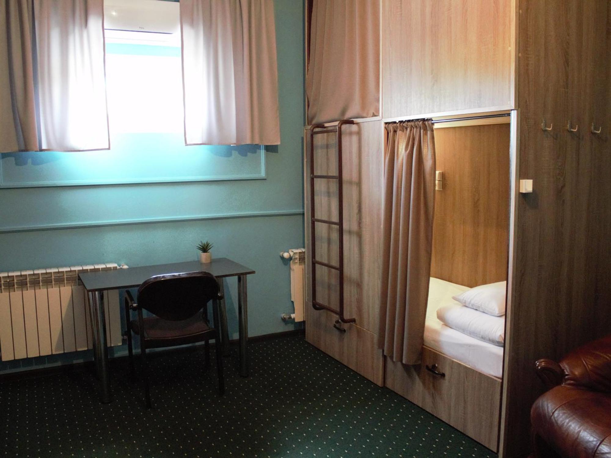 All Eyes Hostel Kamianets-Podilsky Extérieur photo