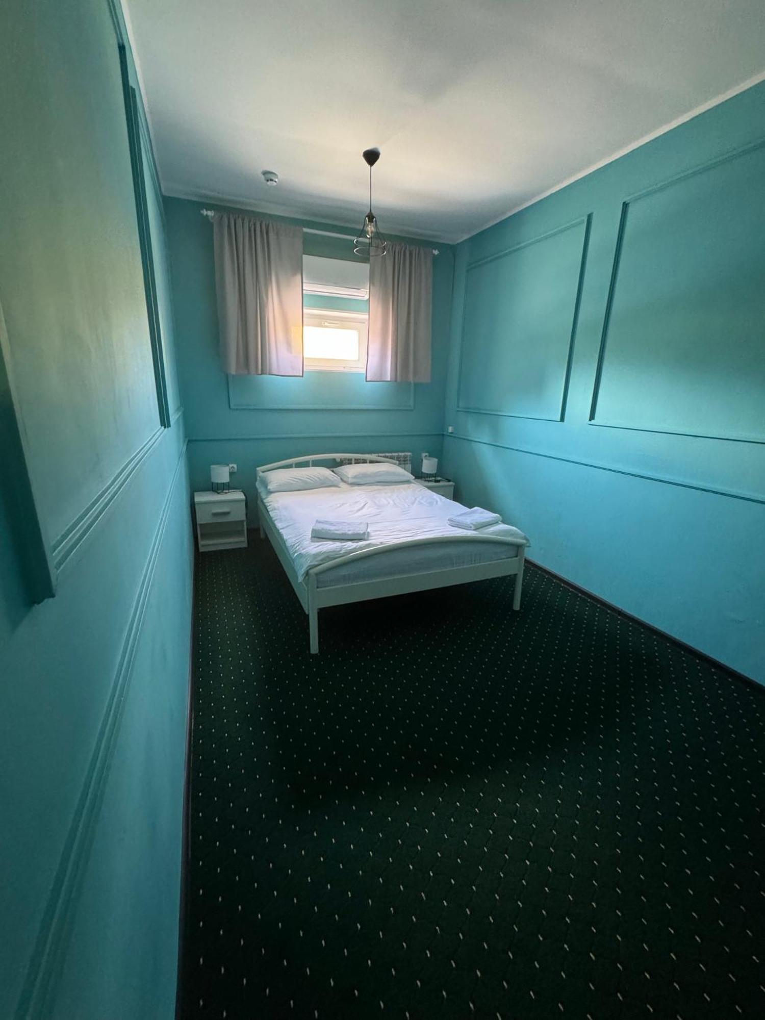 All Eyes Hostel Kamianets-Podilsky Extérieur photo