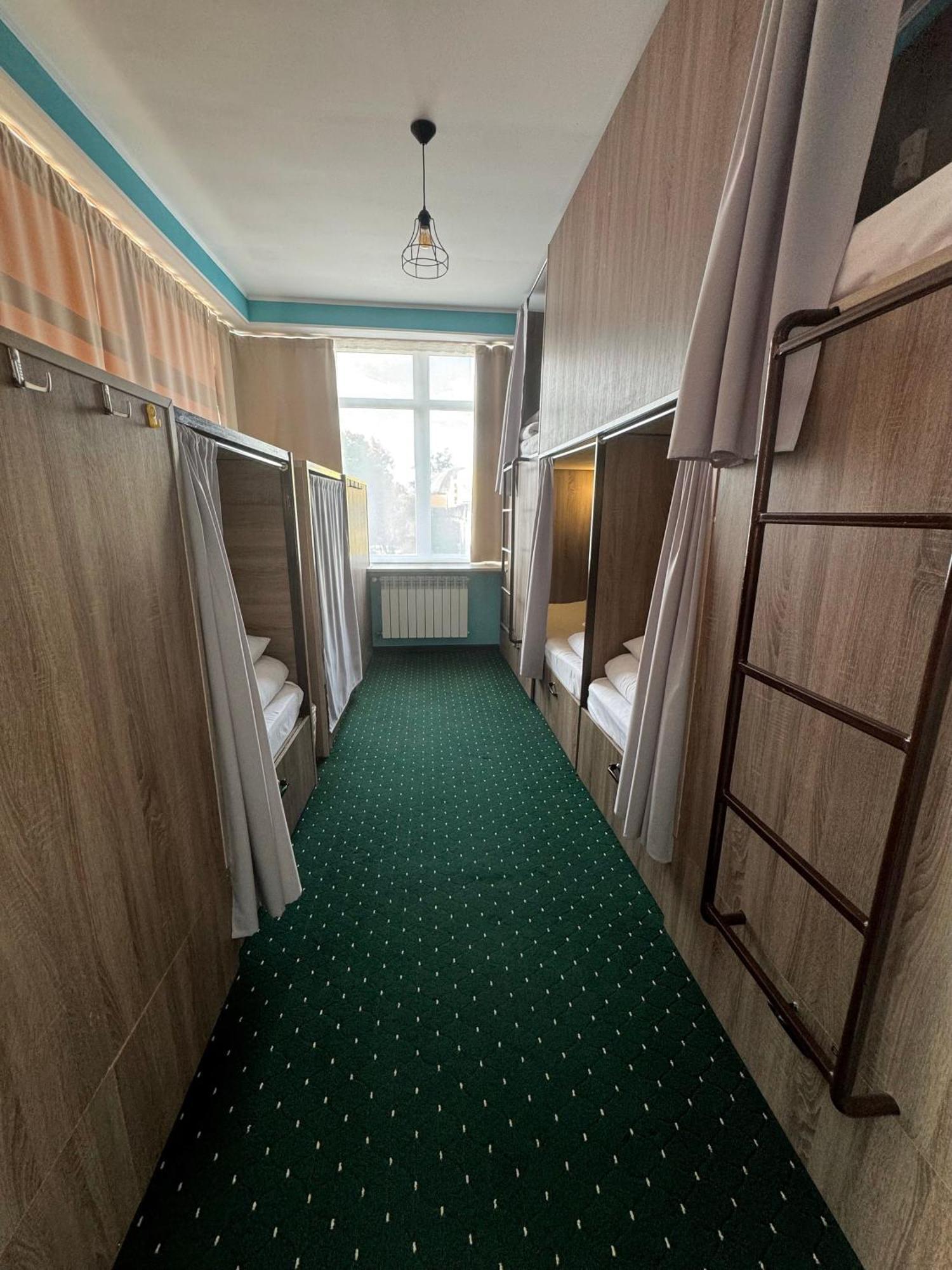 All Eyes Hostel Kamianets-Podilsky Extérieur photo