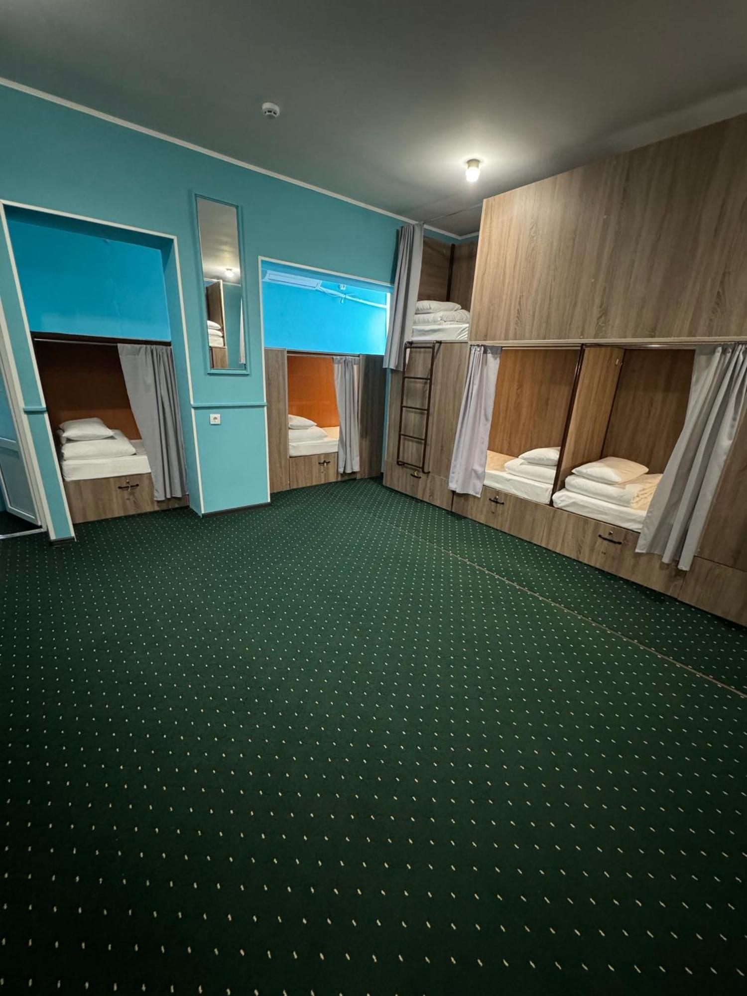 All Eyes Hostel Kamianets-Podilsky Extérieur photo