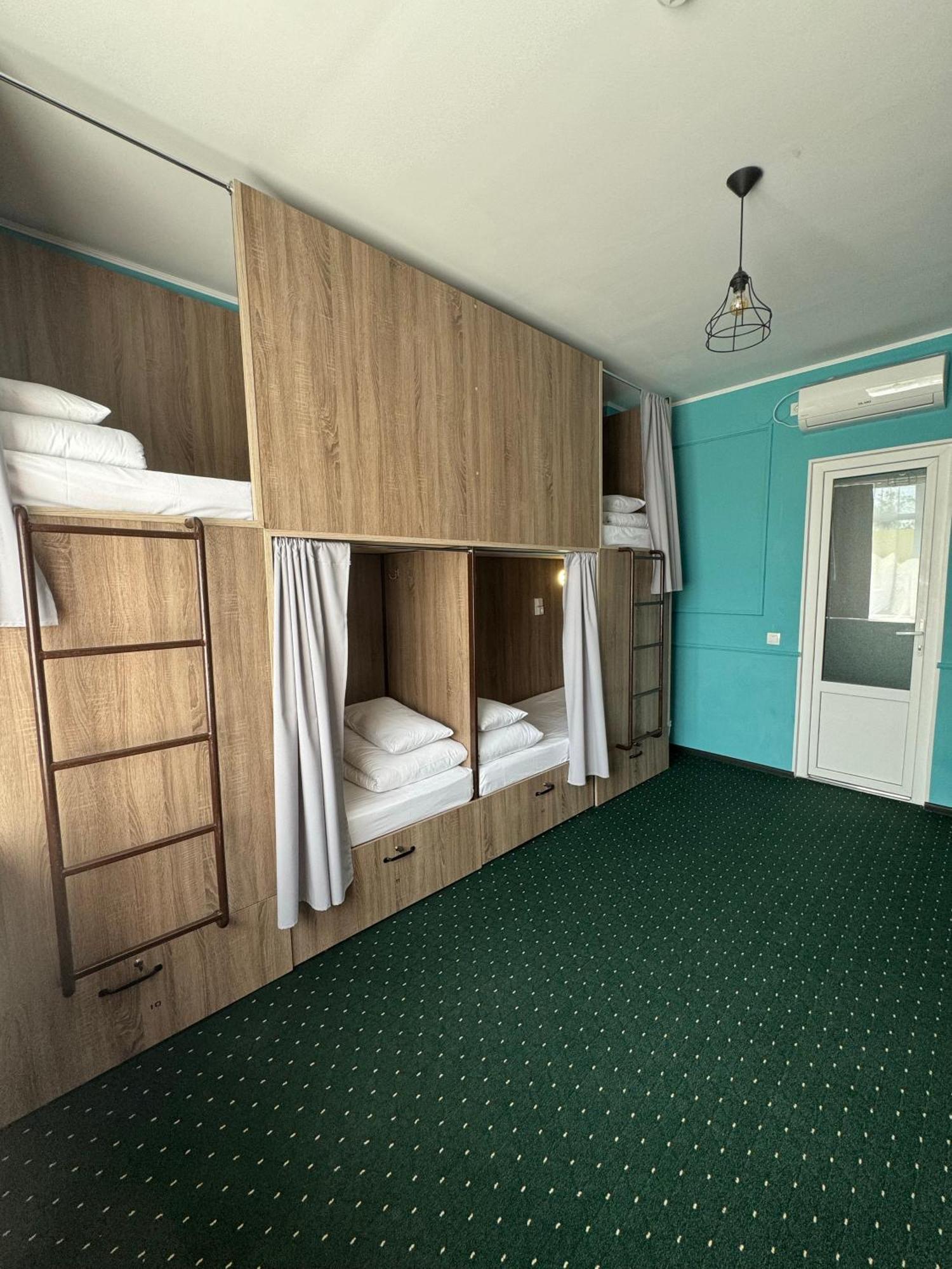 All Eyes Hostel Kamianets-Podilsky Extérieur photo