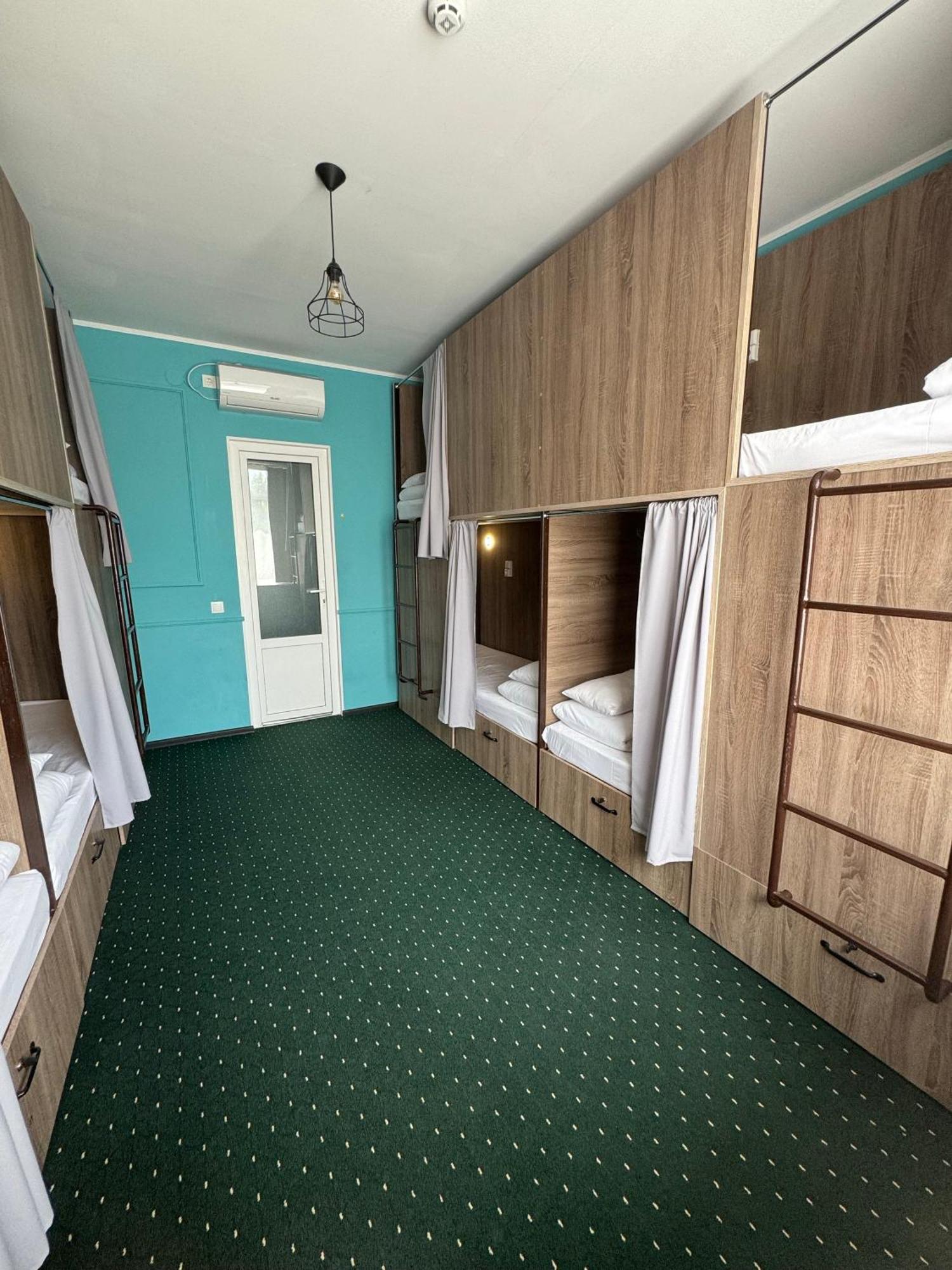 All Eyes Hostel Kamianets-Podilsky Extérieur photo
